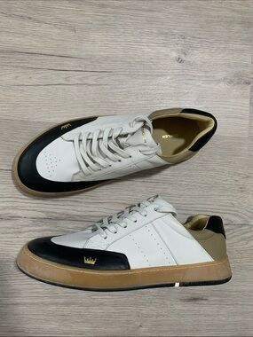 Oakley Soho Leather Sneakers Mens size 9.5 New